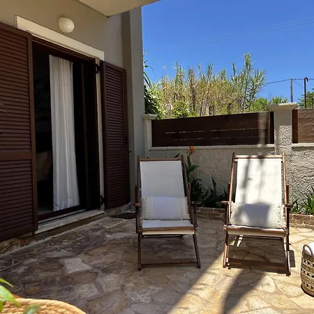 Sunny Garden Apartment